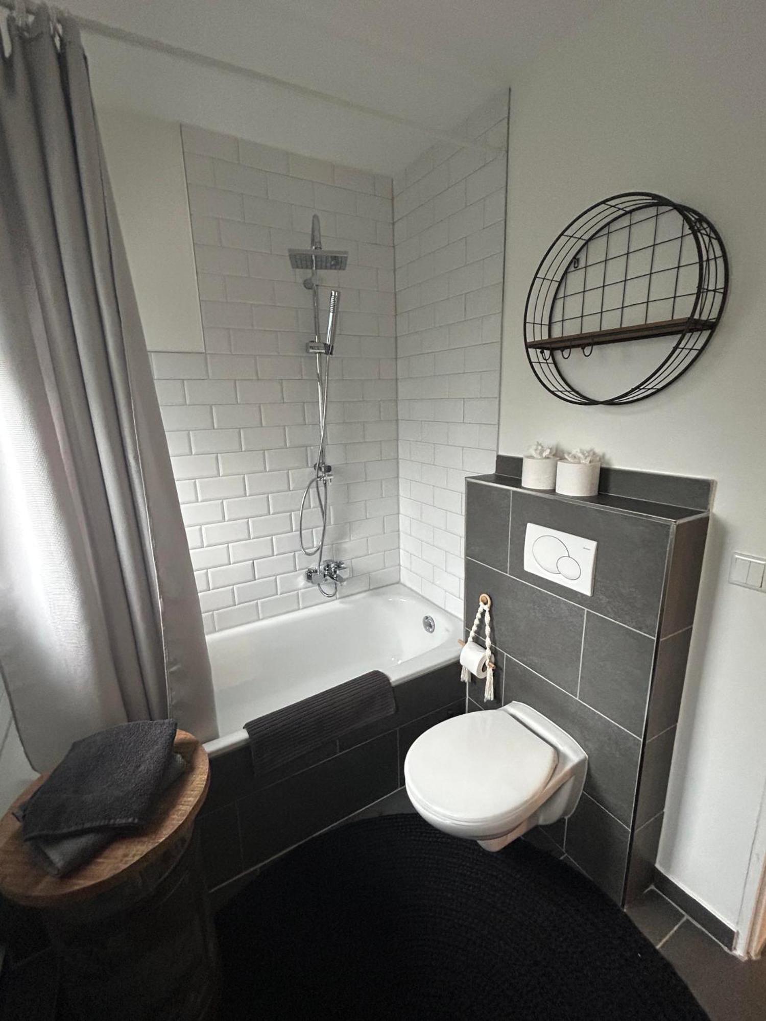 Cosy Bungalow-Apartment In Ruhiger Toplage - Naehe Duesseldorf เครเฟลด์ ภายนอก รูปภาพ