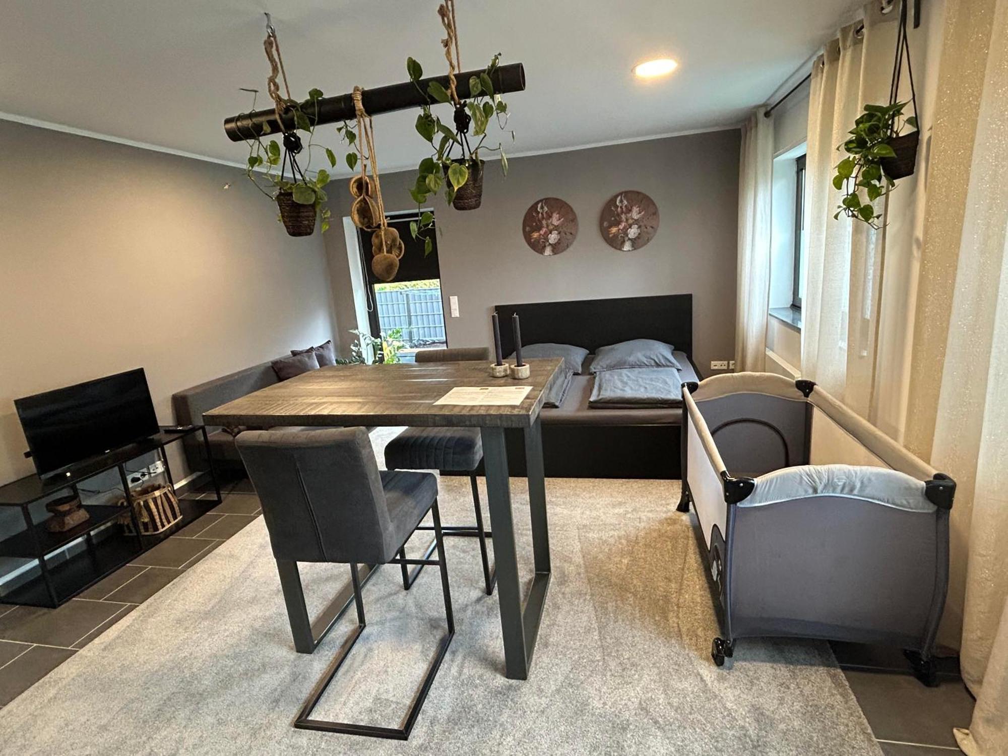 Cosy Bungalow-Apartment In Ruhiger Toplage - Naehe Duesseldorf เครเฟลด์ ภายนอก รูปภาพ